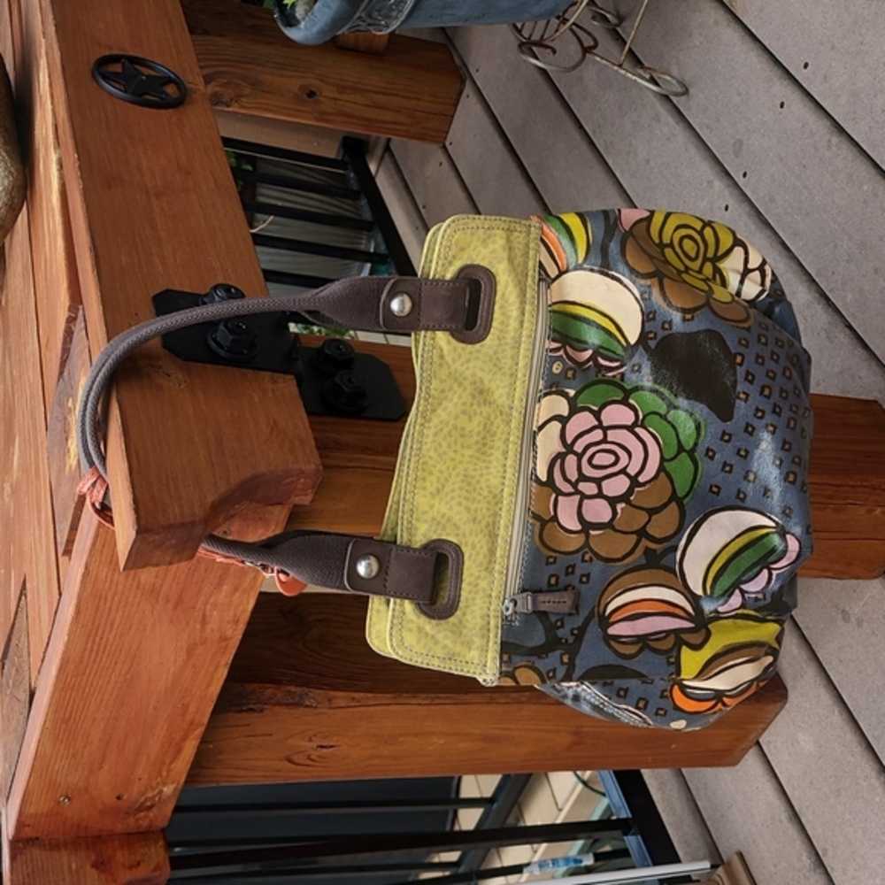 Fossil purse with retro print.